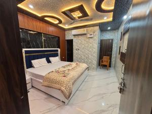 Omji Darshan Bhawan - 2km from Ram Temple