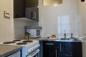 One Bedroom Flat by Brookland Stays Serviced Accommodation Short Lets Blackpool with Free WiFi