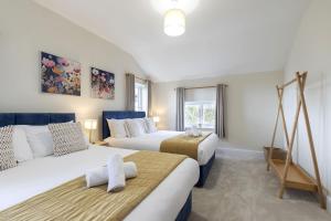 Stunning 4 Bedroom Top Floor Apartment Close to Cheltenham