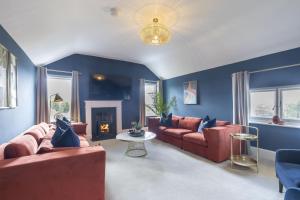 Stunning 4 Bedroom Top Floor Apartment Close to Cheltenham