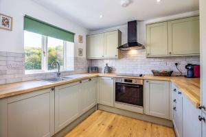 Gorgeous Barn with Hot Tub and Games Room