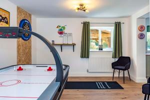 Gorgeous Barn with Hot Tub and Games Room