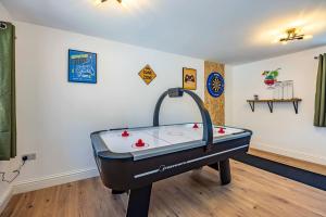 Gorgeous Barn with Hot Tub and Games Room