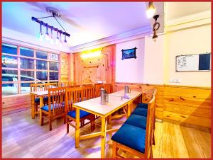 Mall Road Hotel Orchid Nainital Near Naini lake - A Luxury Family Cottage with Wifi - Restaurant - Parking Available - Top Rated Hotel In Nainital - Book Now