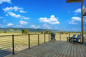 Basecamp Stays: Teton Views Huge Deck Stargazing