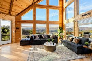 Luxury A Frame 5BR Hot Tub & Mountain Views