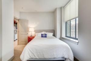 1BR Luxury Apartment With Rooftop Deck & Pool