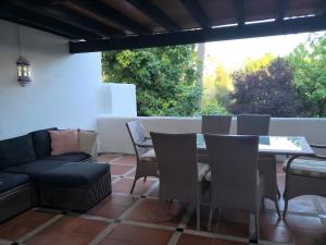 Bonito piso con jardines y piscina