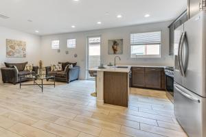 Lake and Mtn Views Modern Apache Junction Getaway