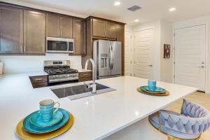 Lake and Mtn Views Modern Apache Junction Getaway