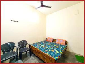 HOTEL SHANT! GUEST HOUSE VARANASI - 1 Minutes Walking Distance From BABA VISHWANATH TEMPLE And ROOFTOP GANGA VIEW - #Wifi #Fully Air Conditioned & Spacious Rooms -Restaurant Foreigneꭈׁׅ Allowed - Best Budget Guest House In Varanasi