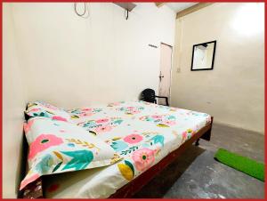 HOTEL SHANT! GUEST HOUSE VARANASI - 1 Minutes Walking Distance From BABA VISHWANATH TEMPLE And ROOFTOP GANGA VIEW - #Wifi #Fully Air Conditioned & Spacious Rooms -Restaurant Foreigneꭈׁׅ Allowed - Best Budget Guest House In Varanasi