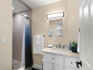 4min walk to the beach in your home away from home