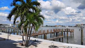 4min walk to the beach in your home away from home