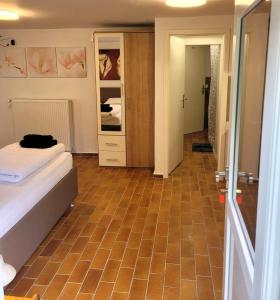 idylischer Bachplatz