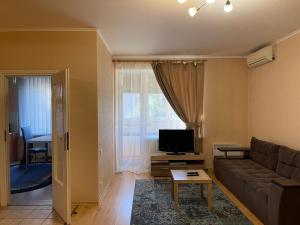 Суворова 14-Титова