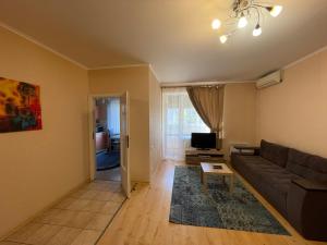 Суворова 14-Титова