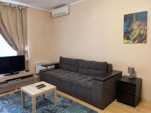 Суворова 14-Титова