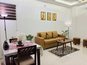 Zero5Homestays- Spacious and Modern 1BHK in Central Gwalior