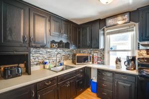 Walk to Main St Fond du Lac Retreat with Yard