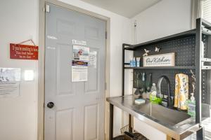 2 Mi to Lake Winnebago Cozy Fond du Lac Studio