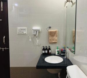 Zero5Homestays- Spacious and Modern 1BHK in Central Gwalior