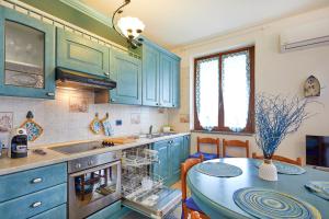 Casa Azzurra - Relax con Giardino e Piscina a Sirmione