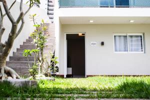 Casa moderna com jardim privativo