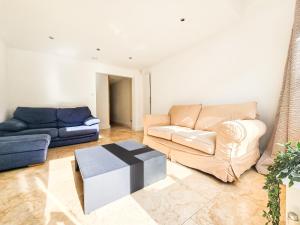 4 Bedroom House with Garden in Islington