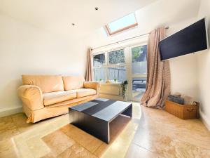 4 Bedroom House with Garden in Islington