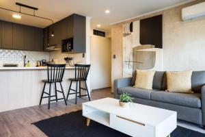Chic 2BR Retreat in Vitacura Perfect for 5 Steps from Everything