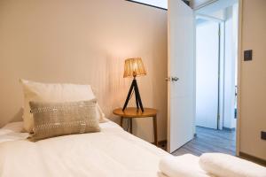 Chic 2BR Retreat in Vitacura Perfect for 5 Steps from Everything