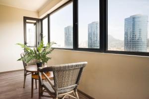 Chic 2BR Retreat in Vitacura Perfect for 5 Steps from Everything