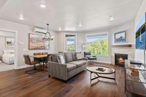 Luxury Black Rock Resort Suite Unit A