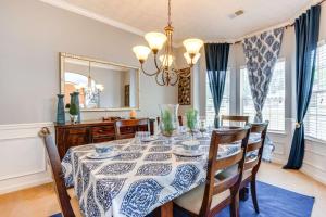 Luxury Hamptons 5BR Oasis with Pool Retreat