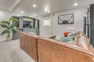 Luxe Ruidoso Retreat with Hot Tub and Scenic Views