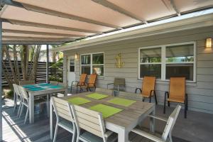 Vibrant Beach Studio 2-more units also available