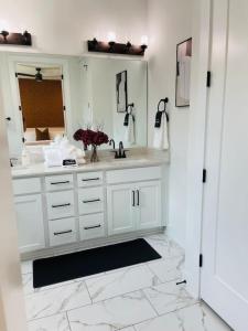 Stylish Austin Getaway - Central Location