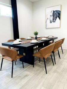 Stylish Oasis - Near City Center - Mins 2 Downtown