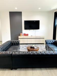 Stylish Oasis - Near City Center - Mins 2 Downtown