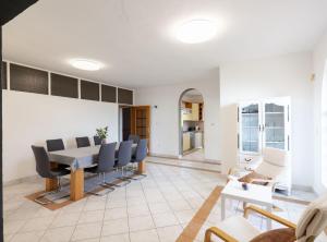 House Rose with Garden and Pool