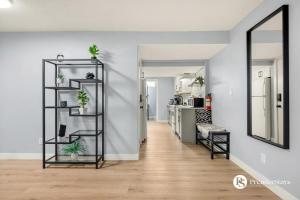 Spacious Cozy Couples Getaway Basement Suite in Sundance