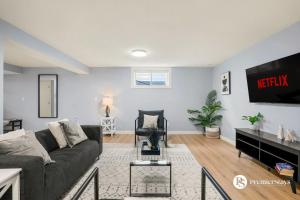 Spacious Cozy Couples Getaway Basement Suite in Sundance