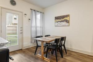 Near Seaworld Smart TVs Backyard Dining Pet Friendly