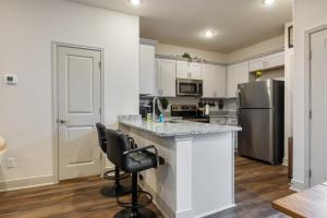 Near Seaworld Smart TVs Backyard Dining Pet Friendly