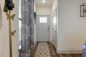 Near Seaworld Smart TVs Backyard Dining Pet Friendly