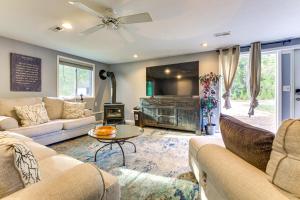 Large Yard w Pond: Family Retreat in New Albany!