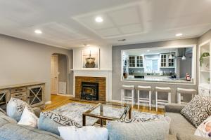 Large Yard w Pond: Family Retreat in New Albany!