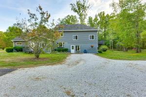 Large Yard w Pond: Family Retreat in New Albany!