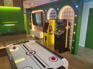 7 Bedrooms 5 Bathrooms Windsor Cay 15879Cc